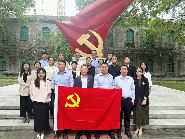 金茂裝飾組織公司關崗及黨員赴北京市委黨校參觀學習